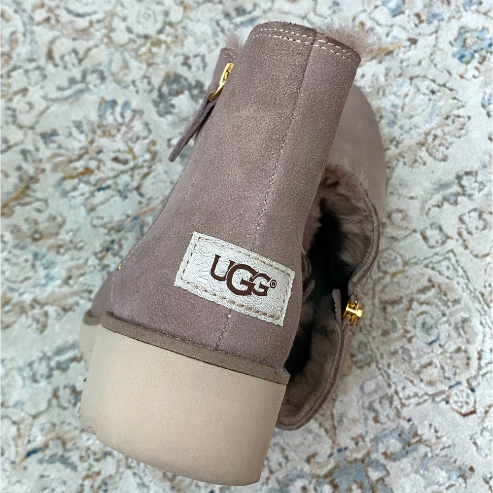 UGGs Shala beige suede ankle boots women/girls